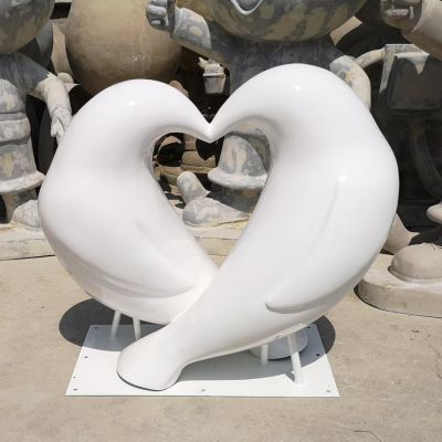 公园抽象玻璃钢爱心鸽子博鱼网页版