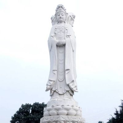 寺院户外摆放汉白玉三面观音佛像