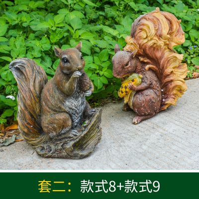景区两只吃松子和抱着玉米的玻璃钢松鼠博鱼网页版