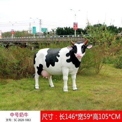 城市街道一只玻璃钢彩绘牛博鱼网页版