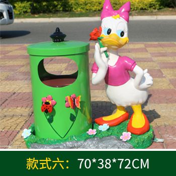 公园一只爱护环境的唐老鸭玻璃钢博鱼网页版