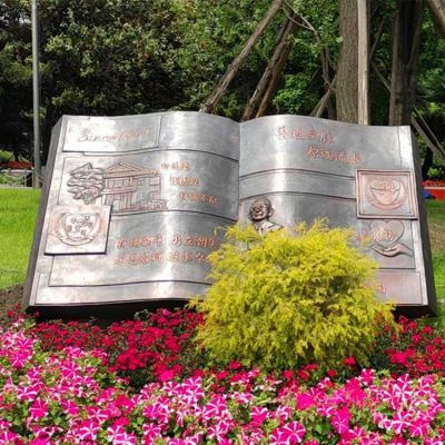 铜雕书，展开的书本景观博鱼网页版