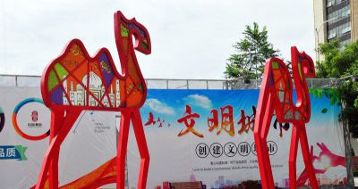 街道边摆放的文明不锈钢创意骆驼博鱼网页版