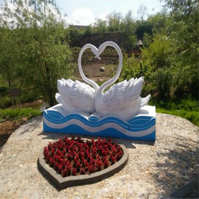 公园爱情主题玻璃钢仿真爱心天鹅博鱼网页版