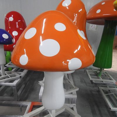 游乐园户外摆放蘑菇造型卡通玻璃钢动物博鱼网页版