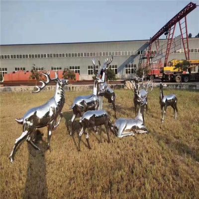 城市小区草坪摆放不锈钢镜面鹿动物博鱼网页版