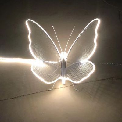 公园小区草坪摆放不锈钢镂空带灯光的蝴蝶博鱼网页版
