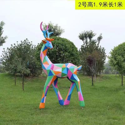 园林草地摆放创意玻璃钢彩绘几何鹿博鱼网页版