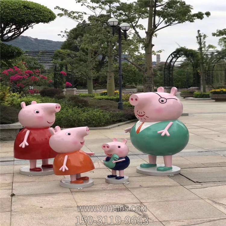 游乐园玻璃钢卡通彩绘小猪佩奇一家博鱼网页版