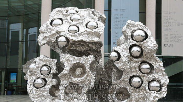 广场不锈钢抽象创意莲蓬博鱼网页版