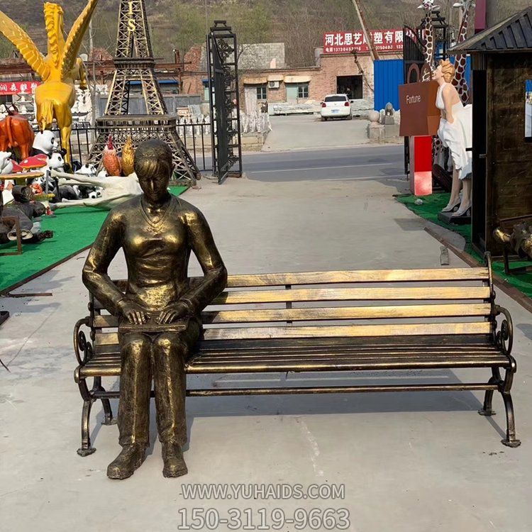 玻璃钢仿铜坐在长椅上的人物小品景观博鱼网页版