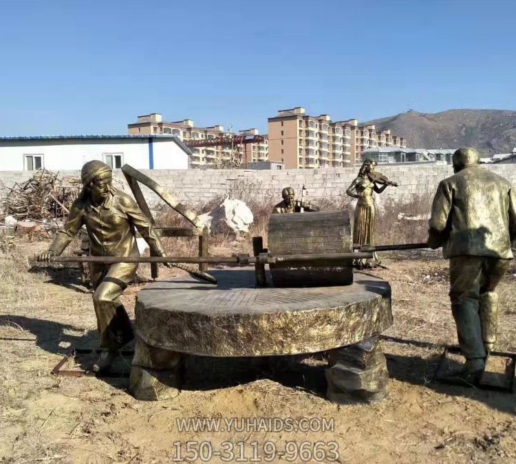 旅游景点摆放民俗文化推碾子玻璃钢仿铜人物博鱼网页版