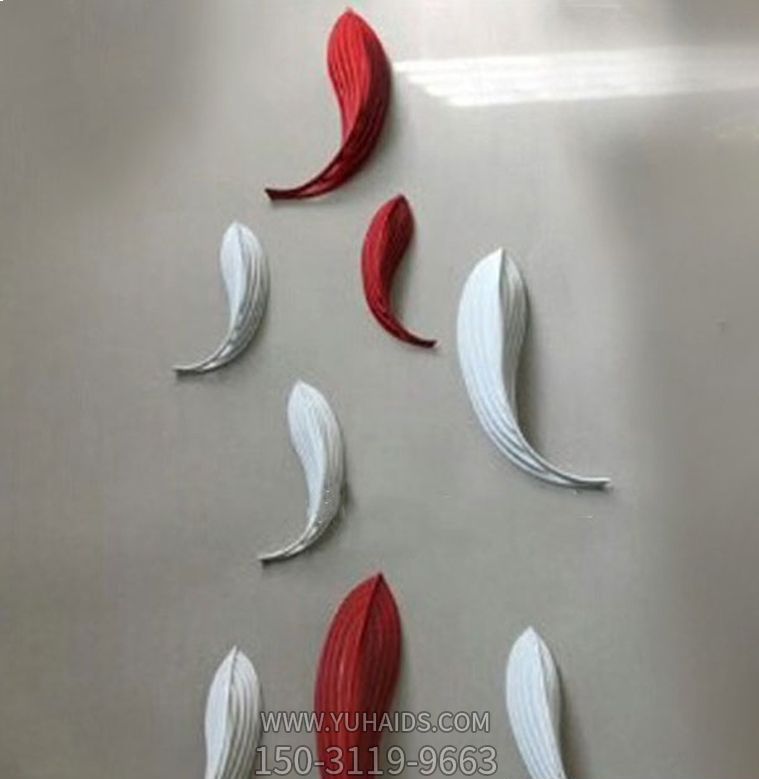 河边一群游泳的不锈钢喷漆鱼博鱼网页版