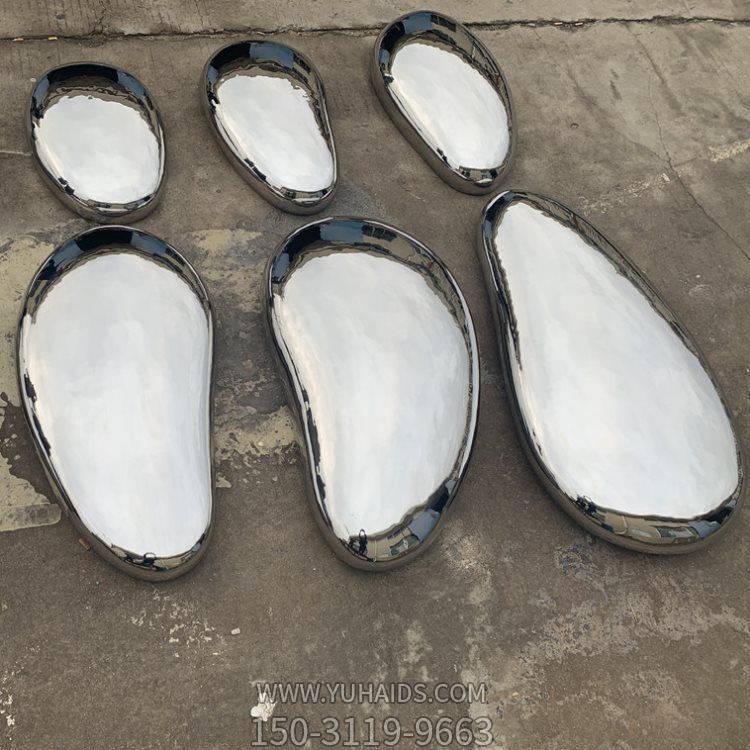 公园草地摆放不锈钢镜面鹅卵博鱼网页版