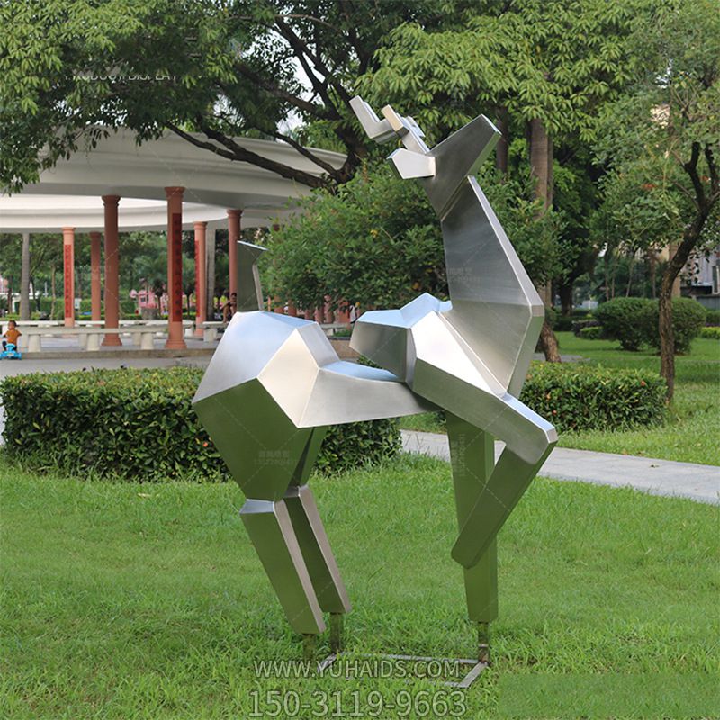 户外景区不锈钢几何抬头望的梅花鹿博鱼网页版