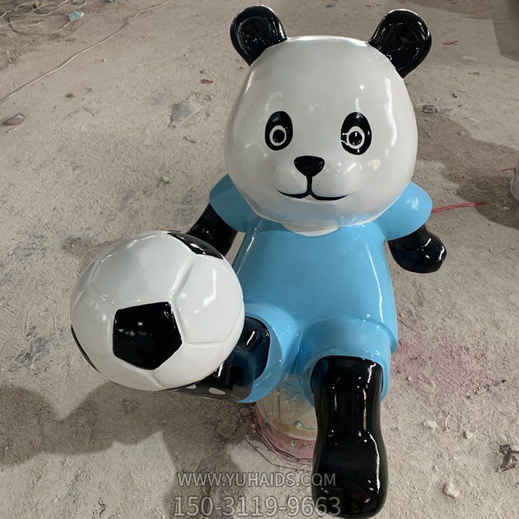商场园林玻璃钢卡通踢足球的熊猫博鱼网页版