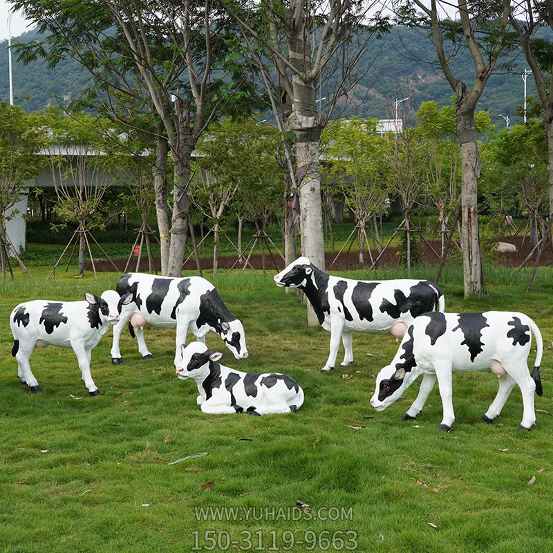 丛林多只玩耍的玻璃钢牛博鱼网页版