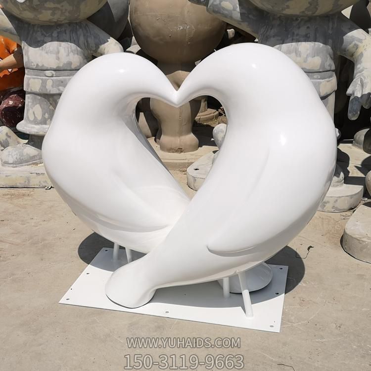 玻璃钢抽象户外园林爱心鸽子博鱼网页版