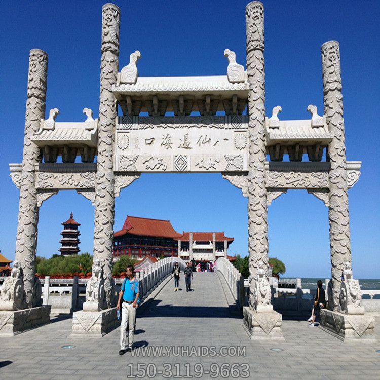 景区入口摆放无楼三门石柱浮雕牌坊博鱼网页版