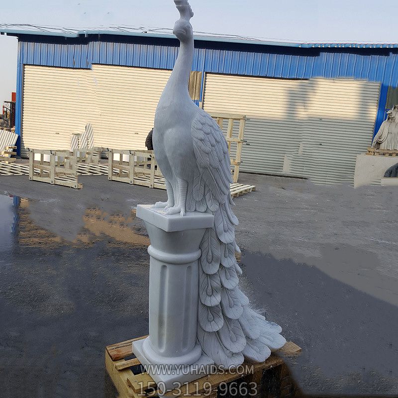 在小区门口石柱上的汉白玉石雕创意孔雀博鱼网页版