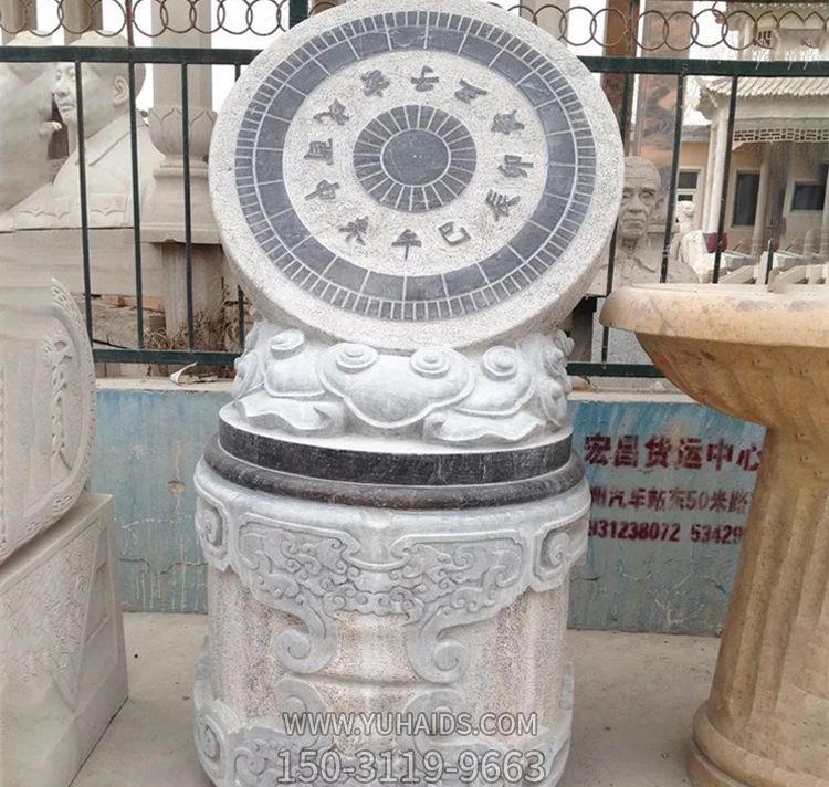 公园石柱上的日晷博鱼网页版