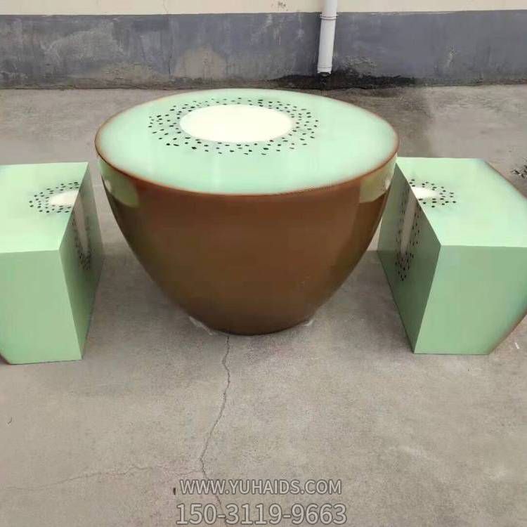 玻璃钢猕猴桃桌凳，圆形桌子长条形坐凳博鱼网页版