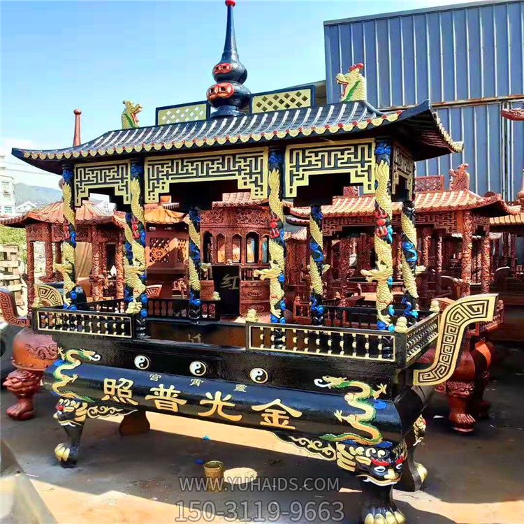 大殿前摆放彩绘鎏金八龙柱祭祀烧香铸铁香炉博鱼网页版