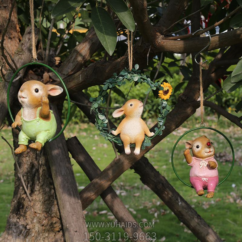 景区三只荡秋千的玻璃钢兔子博鱼网页版