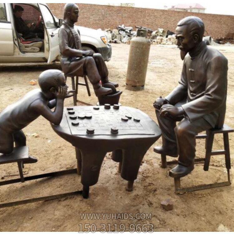 公园玻璃钢仿铜下象棋的人物景观博鱼网页版