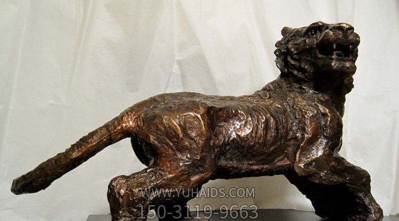 大型室内摆放的玻璃钢抽象虎博鱼网页版