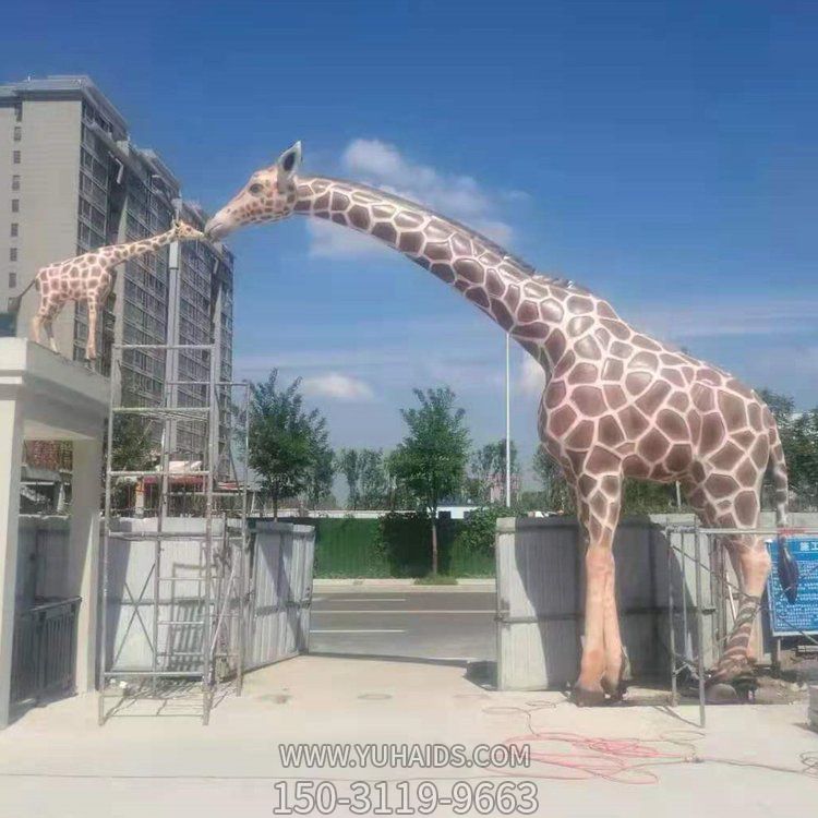 园林户外摆放玻璃钢仿真长颈鹿创意拱门博鱼网页版