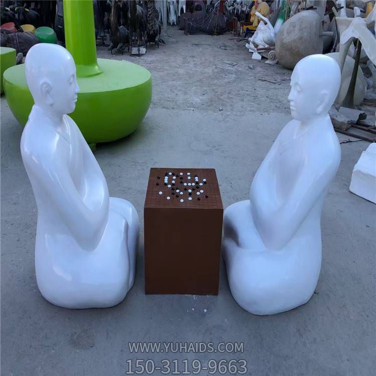 玻璃钢和尚下棋博鱼网页版造型 园林抽象象棋景观摆件