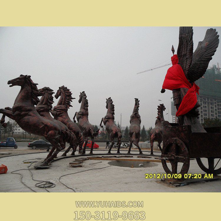 小区广场摆放大型玻璃钢仿铜欧式阿波罗马拉车博鱼网页版