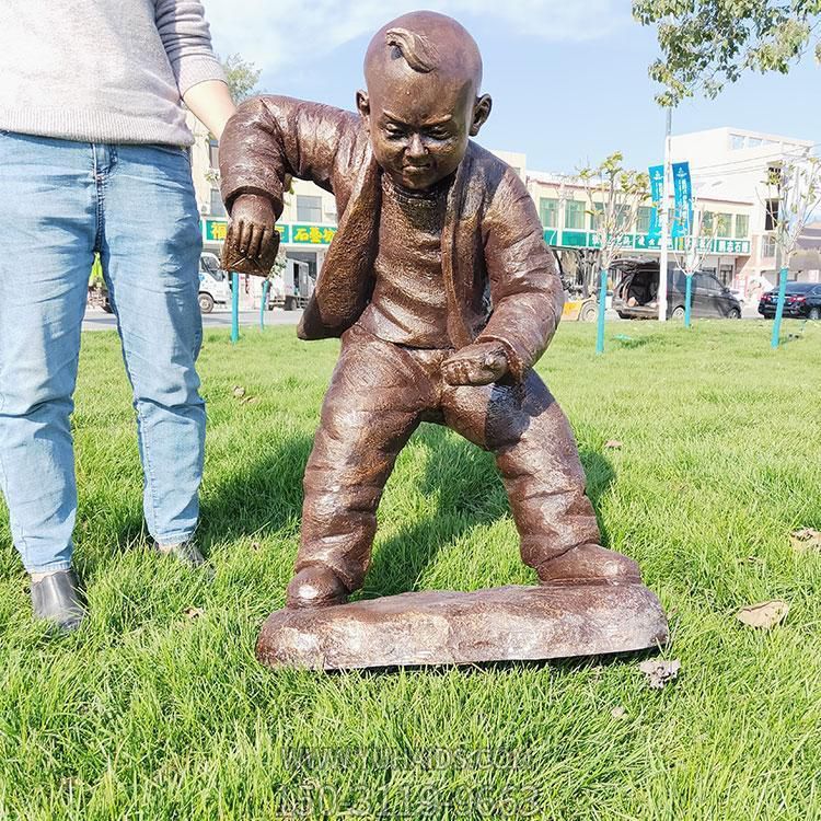 八十年代小男孩铜雕博鱼网页版