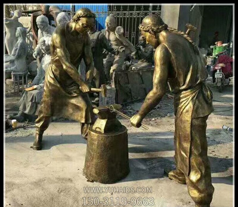 园林景区古代打铁人物镀金玻璃钢仿铜博鱼网页版
