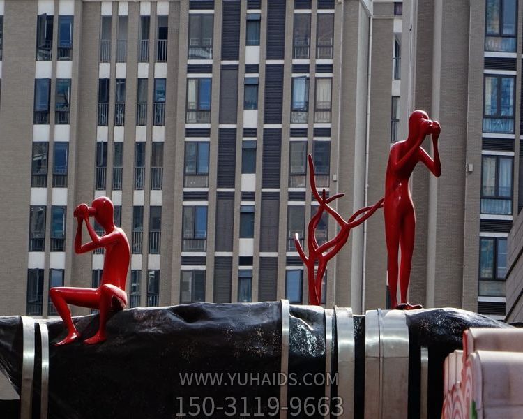 小区广场摆放玻璃钢抽象人物主题景观博鱼网页版