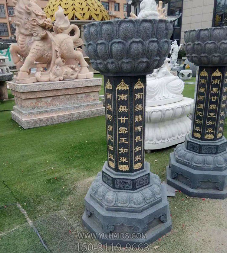 佛教寺院大殿两侧摆放青石出食台博鱼网页版