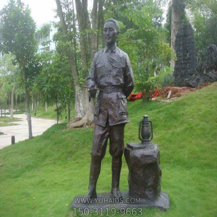 广场草地摆放玻璃钢红色文化八路军人物博鱼网页版