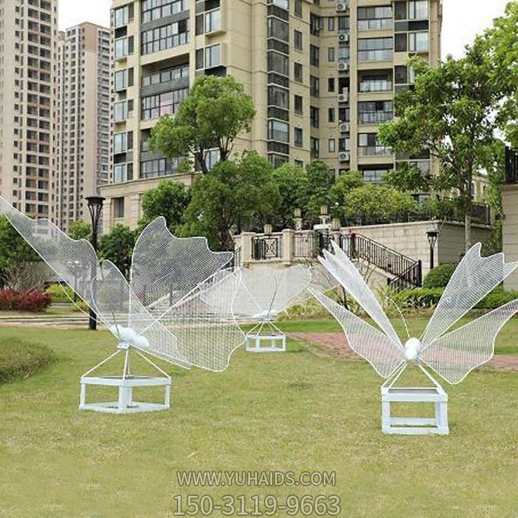 小区公园草地摆放不锈钢网格蝴蝶小品景观博鱼网页版