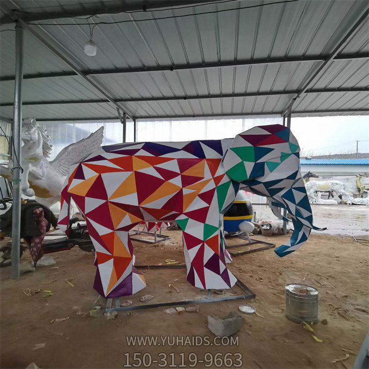 儿童游乐园玻璃钢几何彩绘卡通大象博鱼网页版