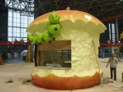 游乐园户外摆放玻璃钢蛀虫吃苹果屋博鱼网页版