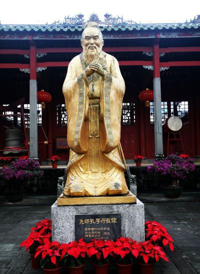 旅游景区摆放先师孔子古代人物铜雕