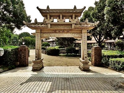 公园摆放花岗岩单门石牌坊