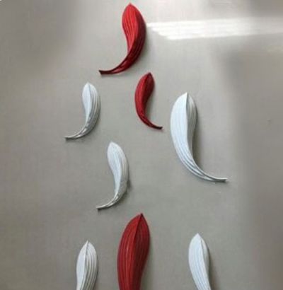 河边一群游泳的不锈钢喷漆鱼博鱼网页版