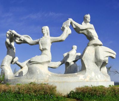 围圈跳舞的少数民族人物广场大理石博鱼网页版