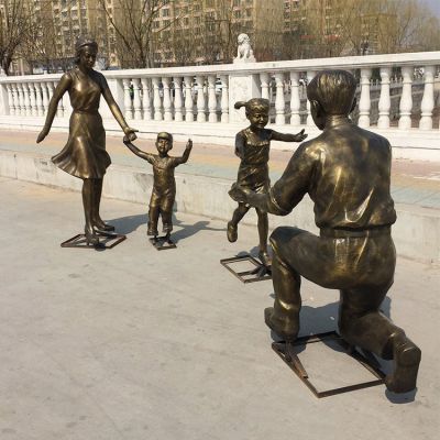 园林户外玻璃钢仿铜一家四口人物景观博鱼网页版
