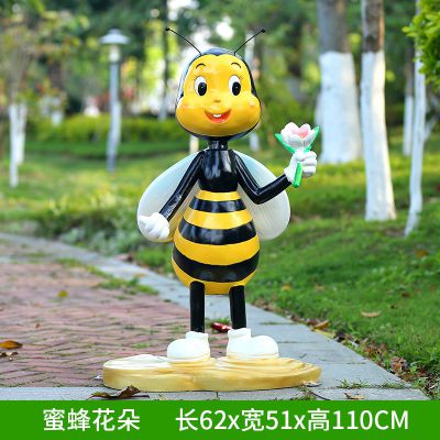 农场湖边手拿花朵卡通玻璃钢蜜蜂博鱼网页版