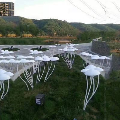 公园草地摆放玻璃钢蘑菇灯光亮化小品博鱼网页版