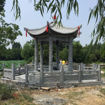 公园池塘边古建筑龙纹雕刻六角休息凉亭