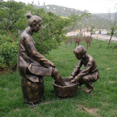 给妈妈洗脚，中国传统礼仪，孝道主题人物博鱼网页版